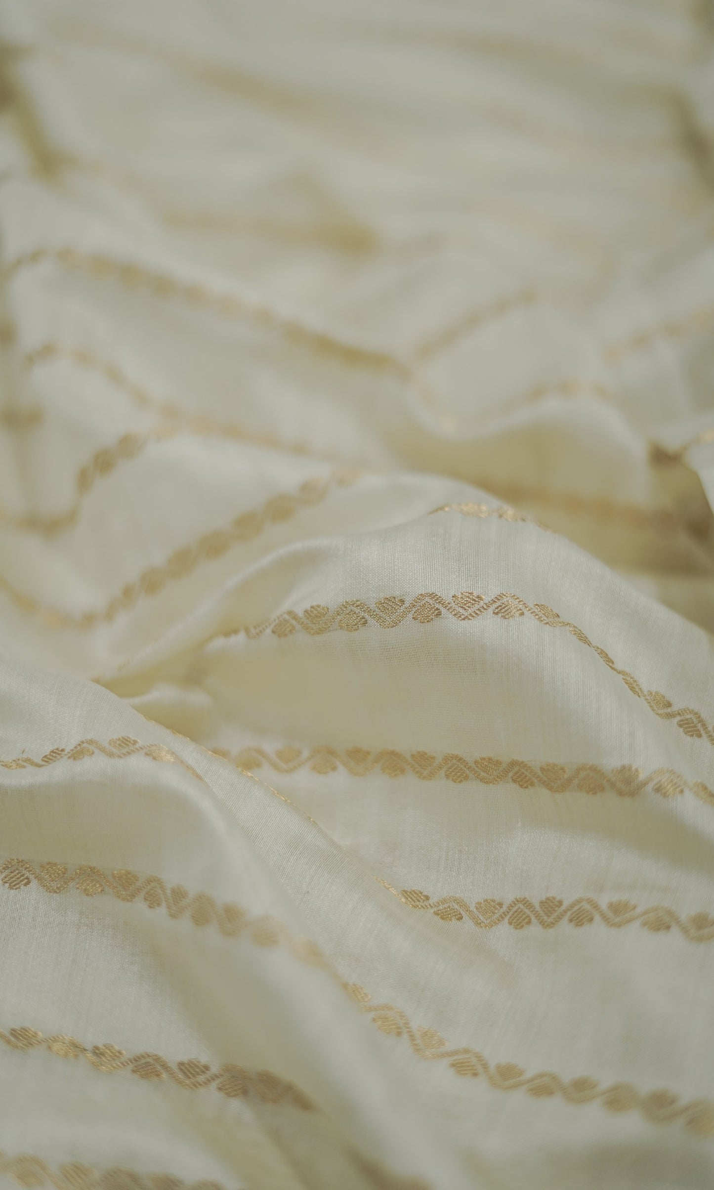 FABRIC: BANARASI CHINIYA HORIZONTAL WEAVING