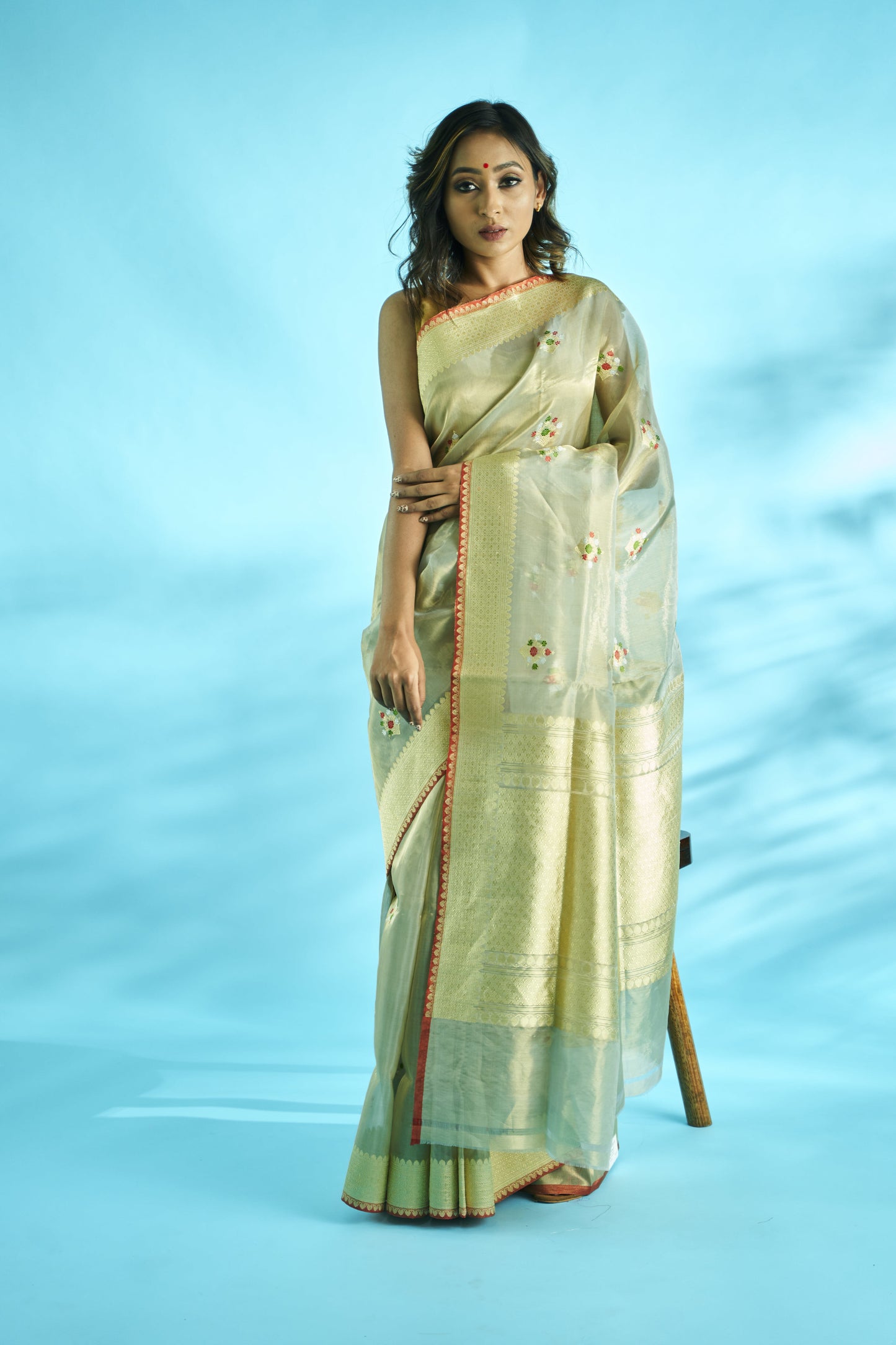 Beautiful handloom handwoven kora tissue banarasi saree with kadhua meenedar buta