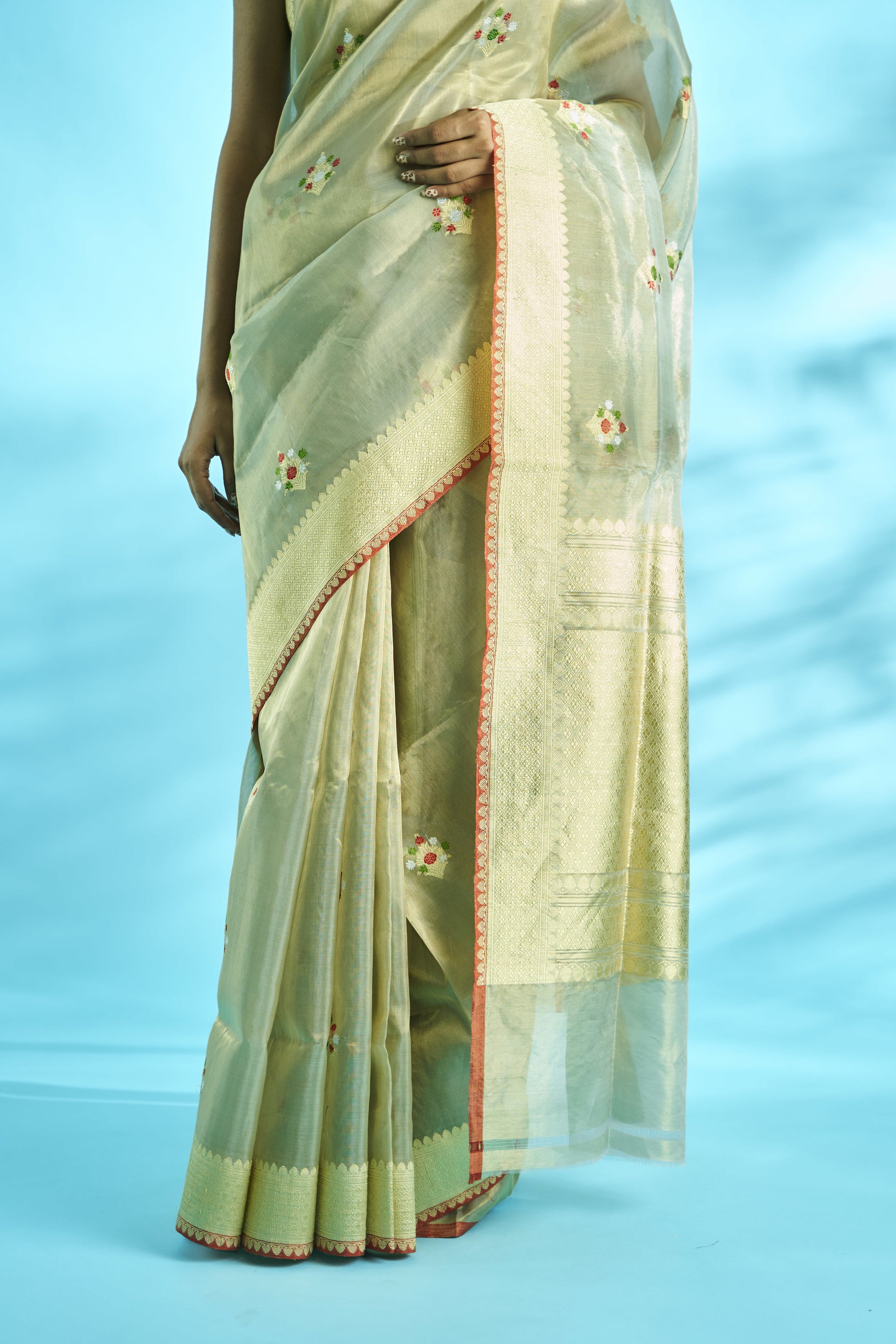 Beautiful handloom handwoven kora tissue banarasi saree with kadhua meenedar buta