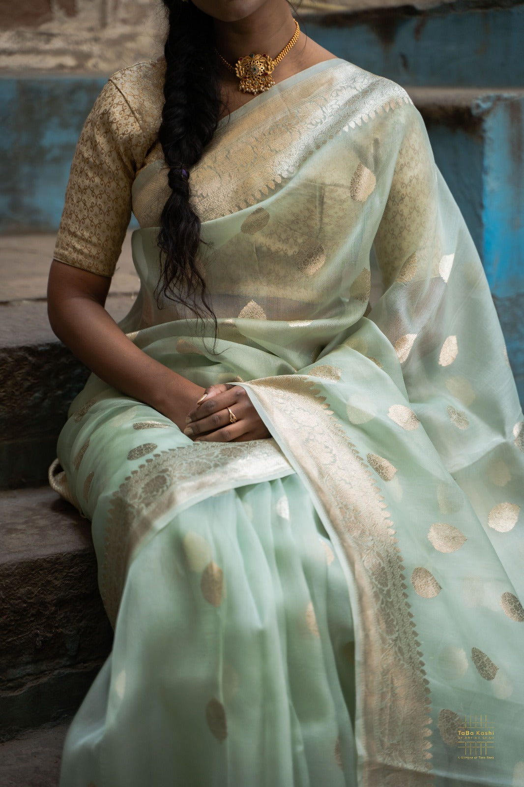 Pure Kora Saree With Kadhua Buti Weaving